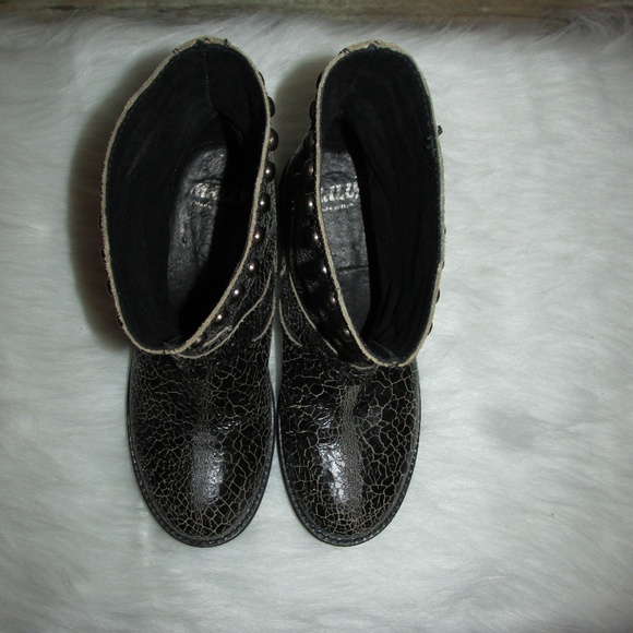 Mally Black Textured Leather Ankle Boots - Picture 7 of 8